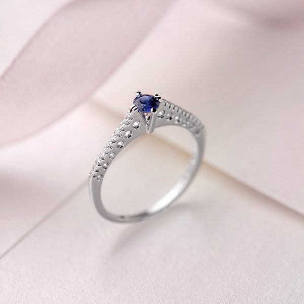 Prsten sa safirom, 813