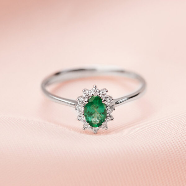 Prsten sa smaragdom, 977