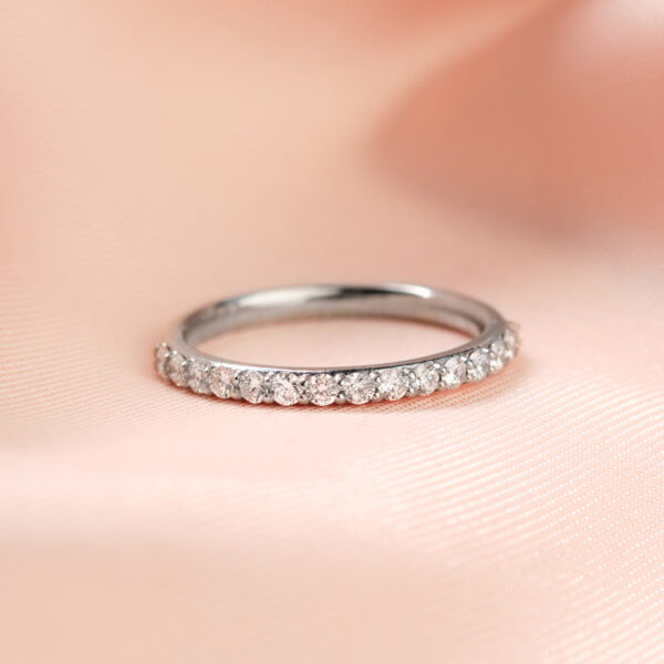 Delikatna dijamantska burma, 55