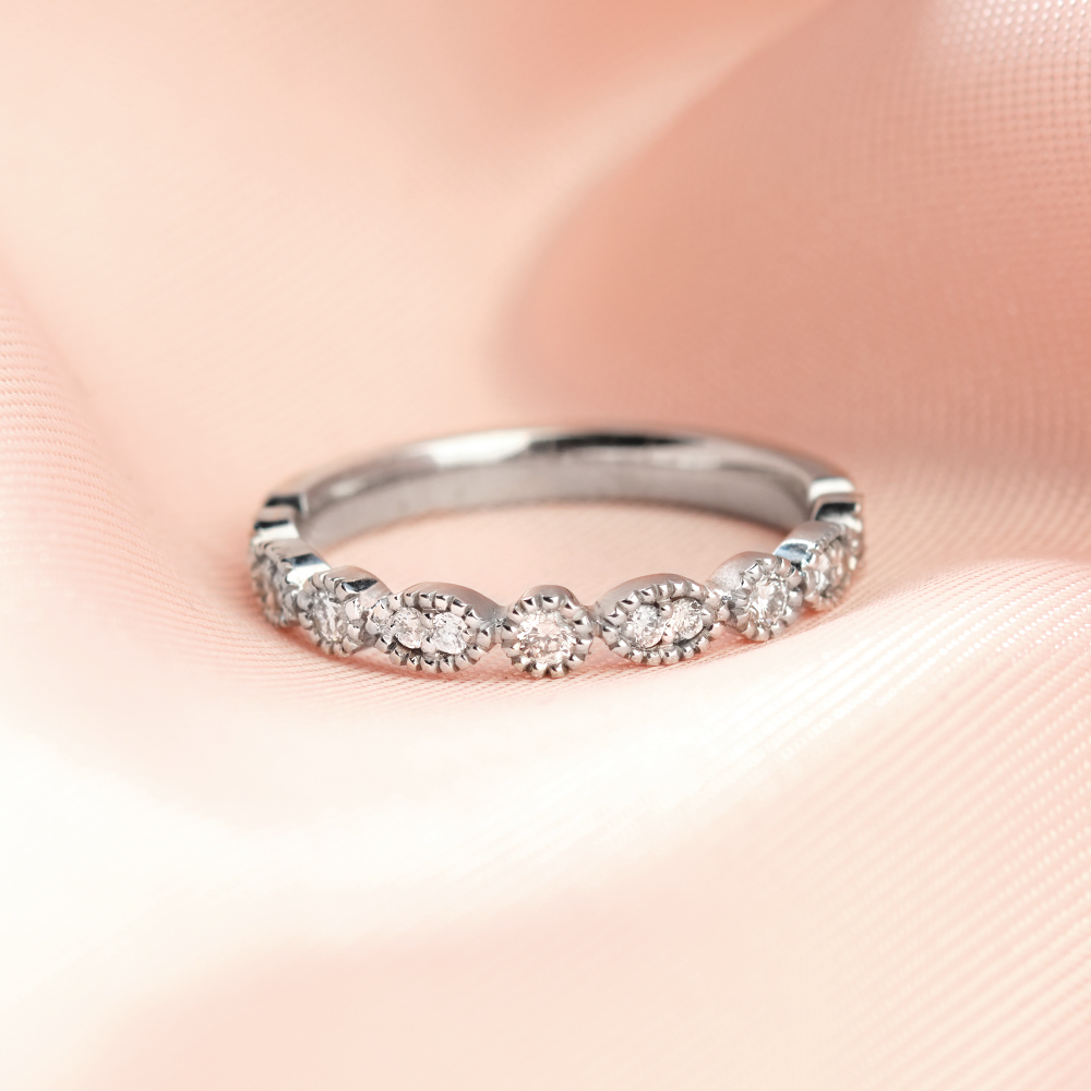 Neobična burma sa dijamantima, 50