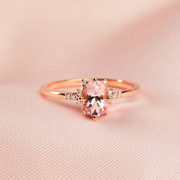 Prsten sa morganitom, 664