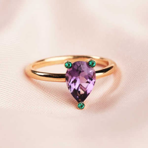 Prsten sa smaragdima i ametistom, 933